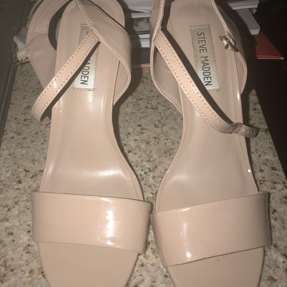 Size 7.5 Steve Madden Nude Heels